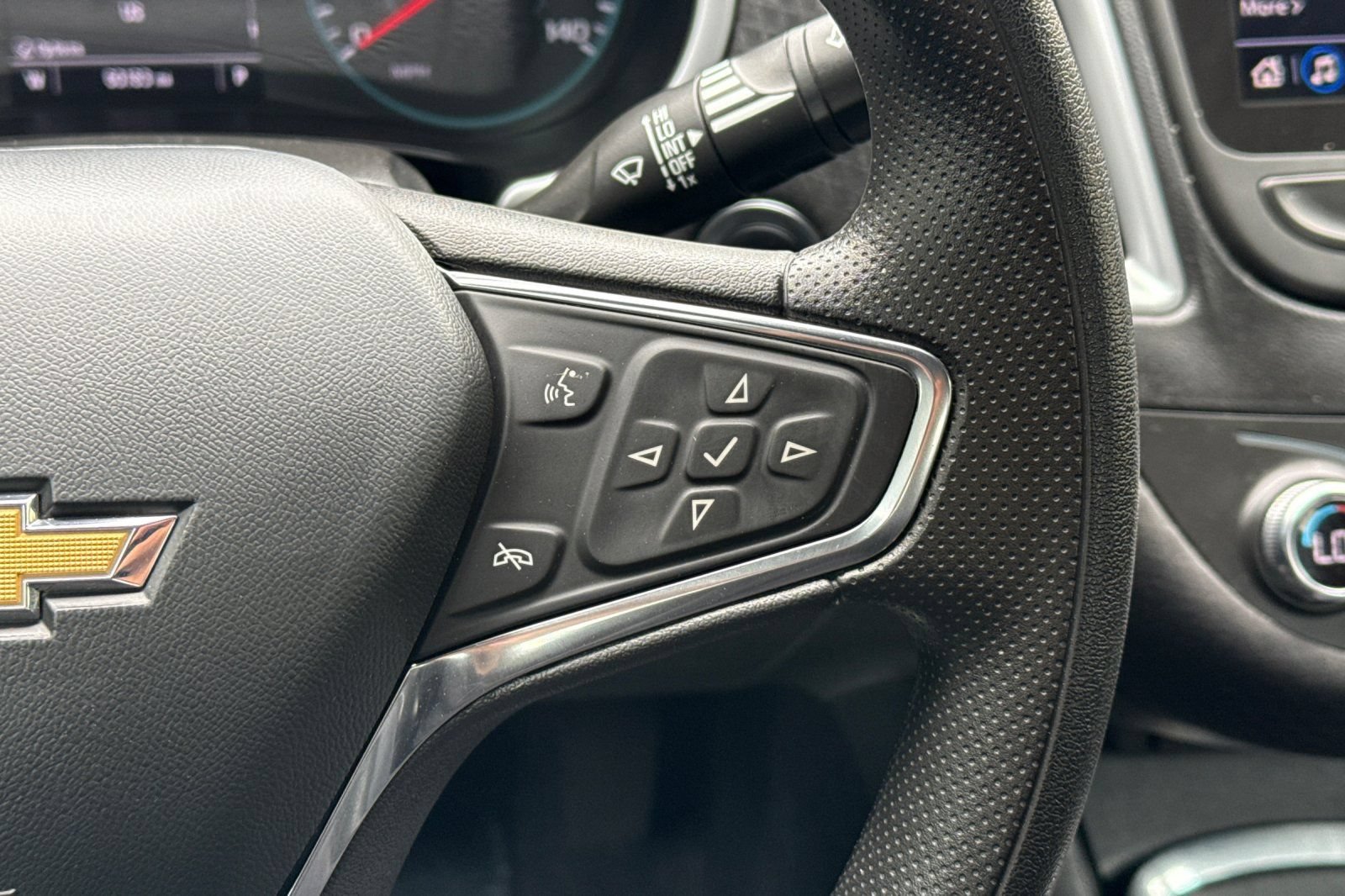 Used 2023 Chevrolet Malibu LT FWD image 35