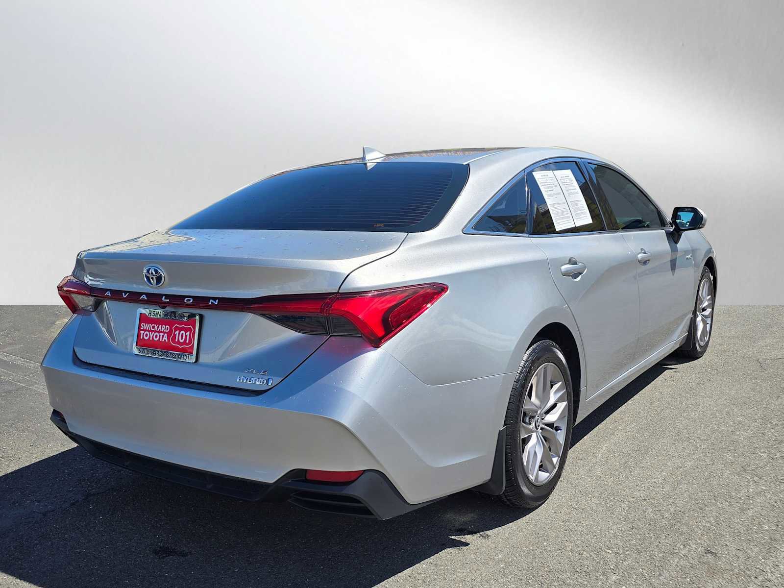 Used 2021 Toyota Avalon XLE w/ Carpet Mat Package (TMS) image 3