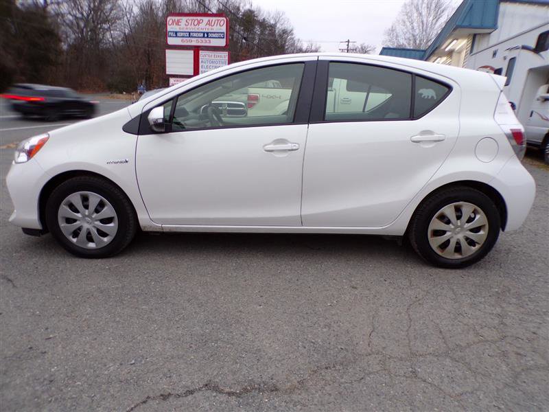 Used 2014 Toyota Prius C One image 12