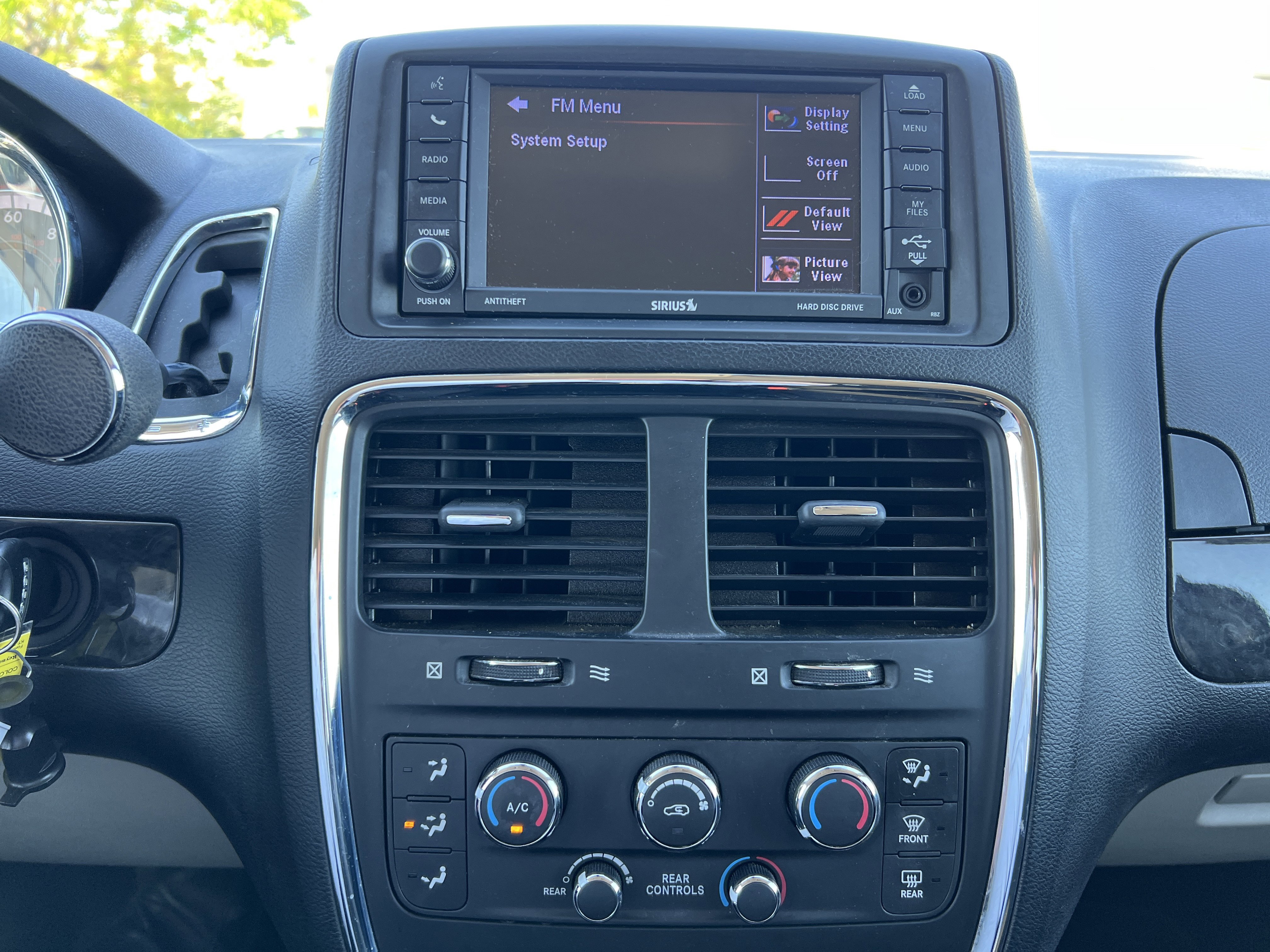 Used 2020 Dodge Grand Caravan SE w/ UConnect Hands-Free Group FWD image 6
