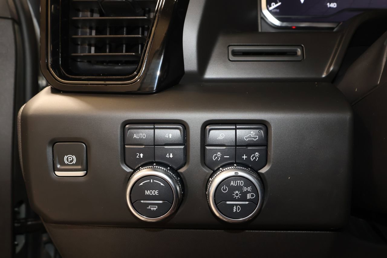 Used 2025 GMC Sierra 1500 AT4 w/ AT4 Premium Package AWD/4WD image 11