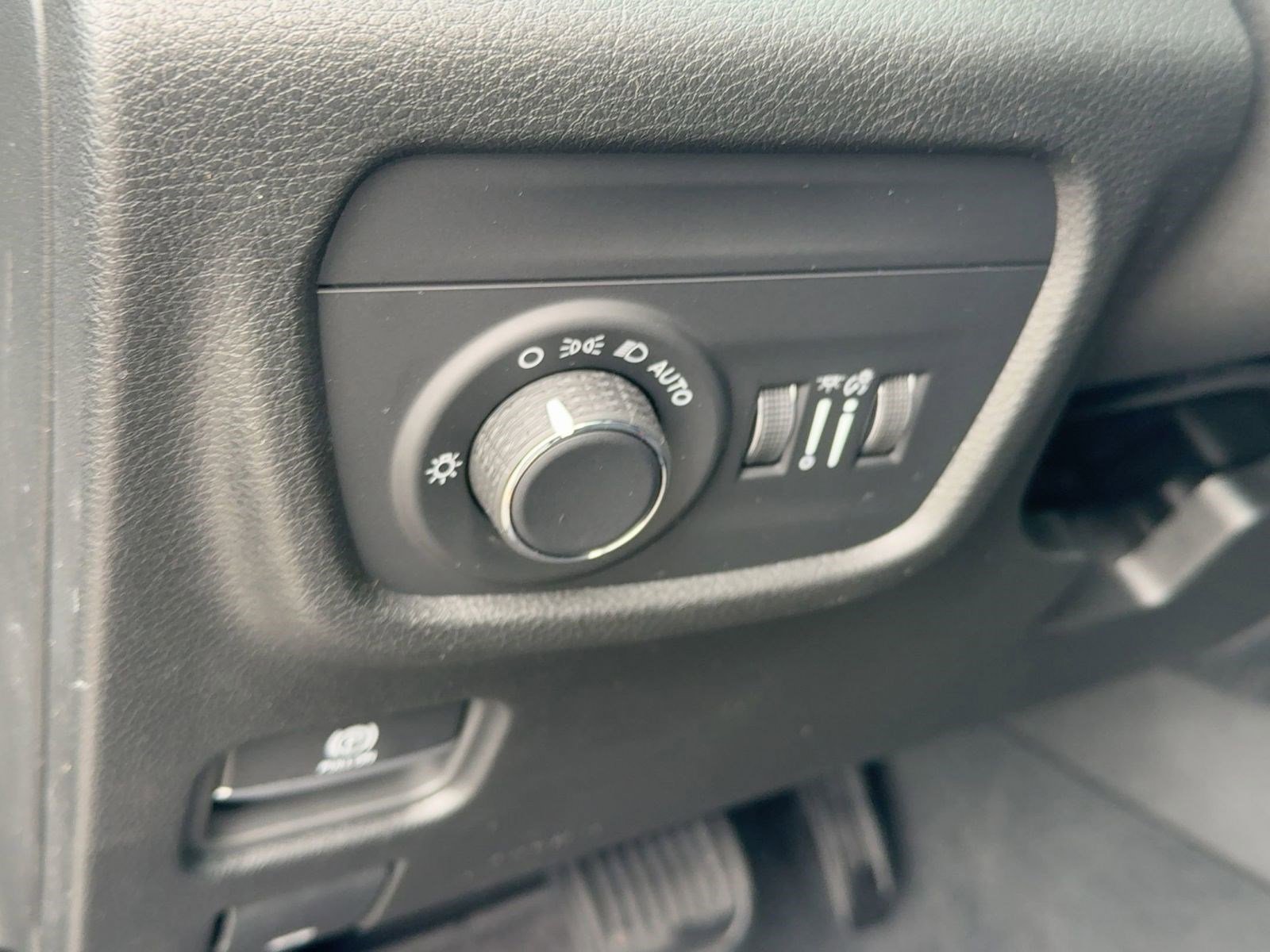 New 2025 Jeep Grand Cherokee Laredo X image 19