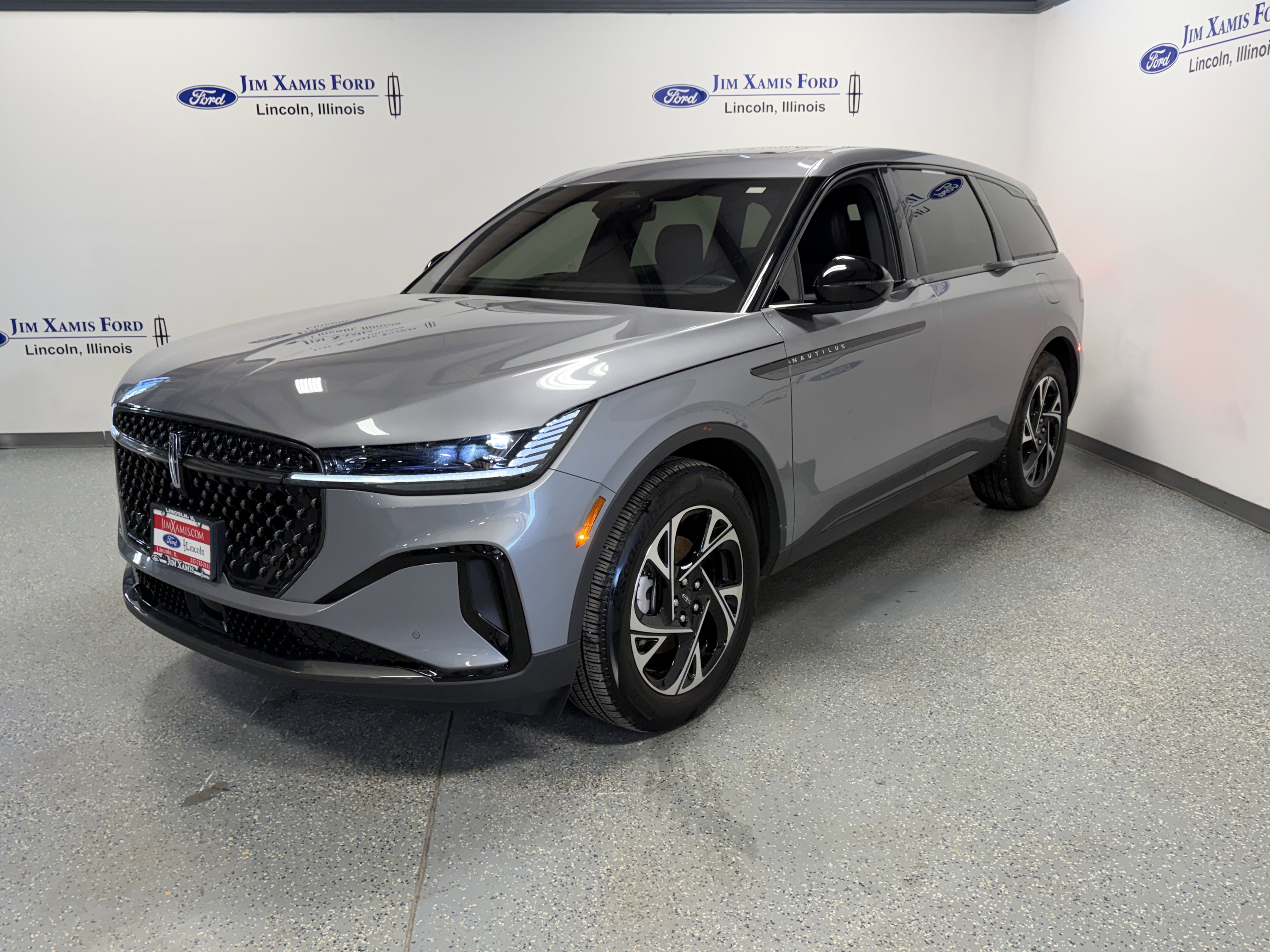 Used 2025 Lincoln Nautilus Premier w/ Equipment Group 102A image 3