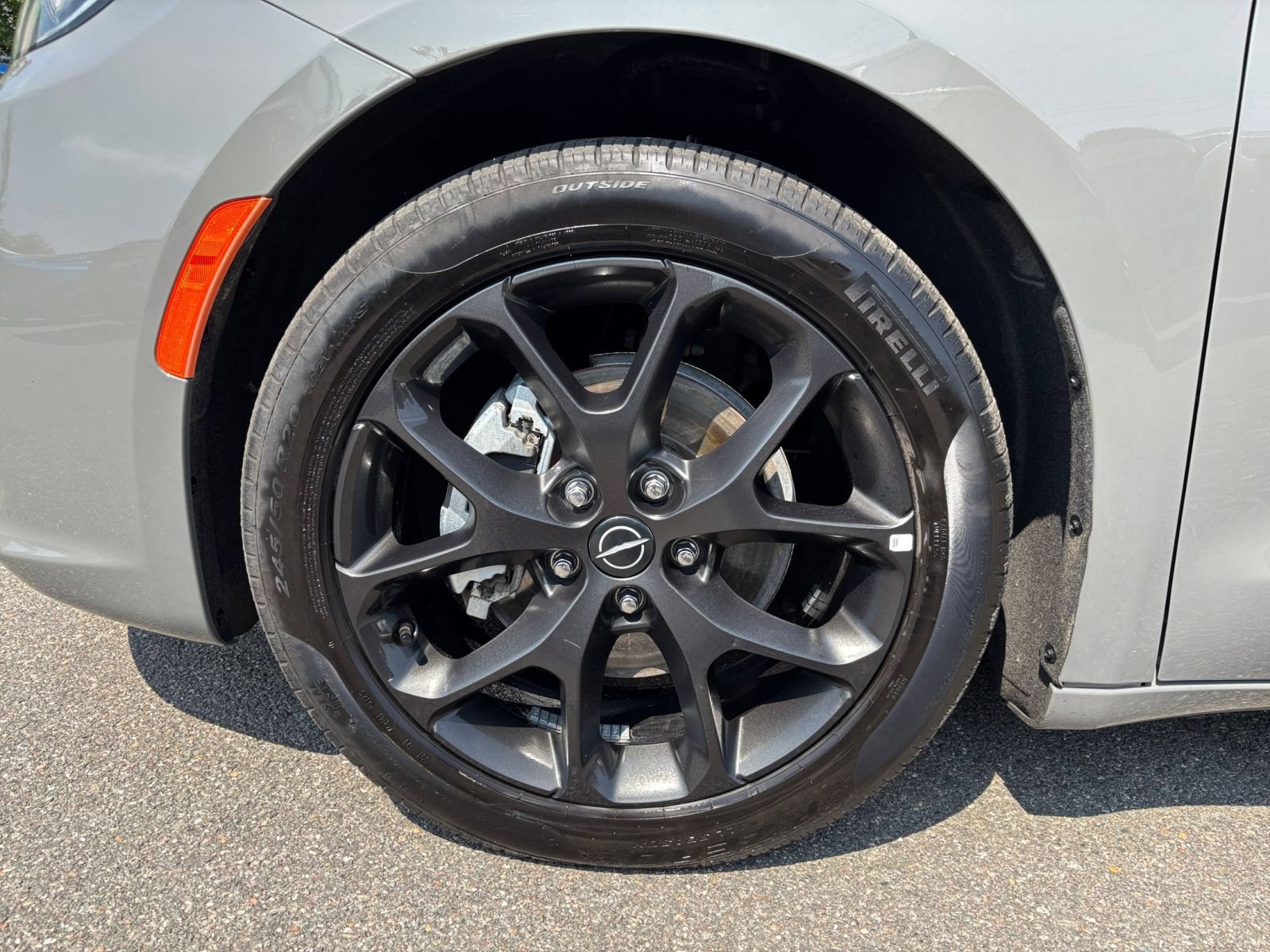 Used 2025 Chrysler Pacifica Limited FWD image 33