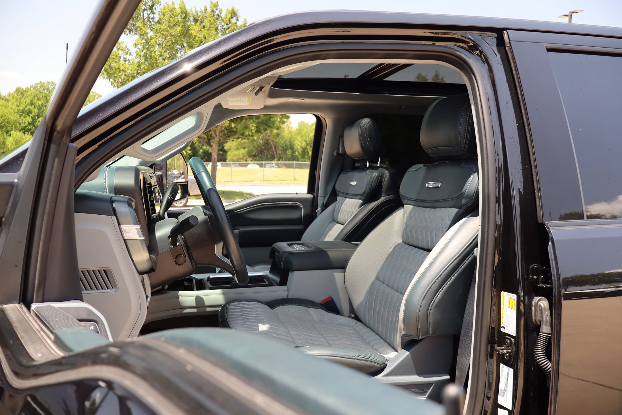 Used 2024 Ford F250 Limited w/ FX4 Off-Road Package AWD/4WD image 11