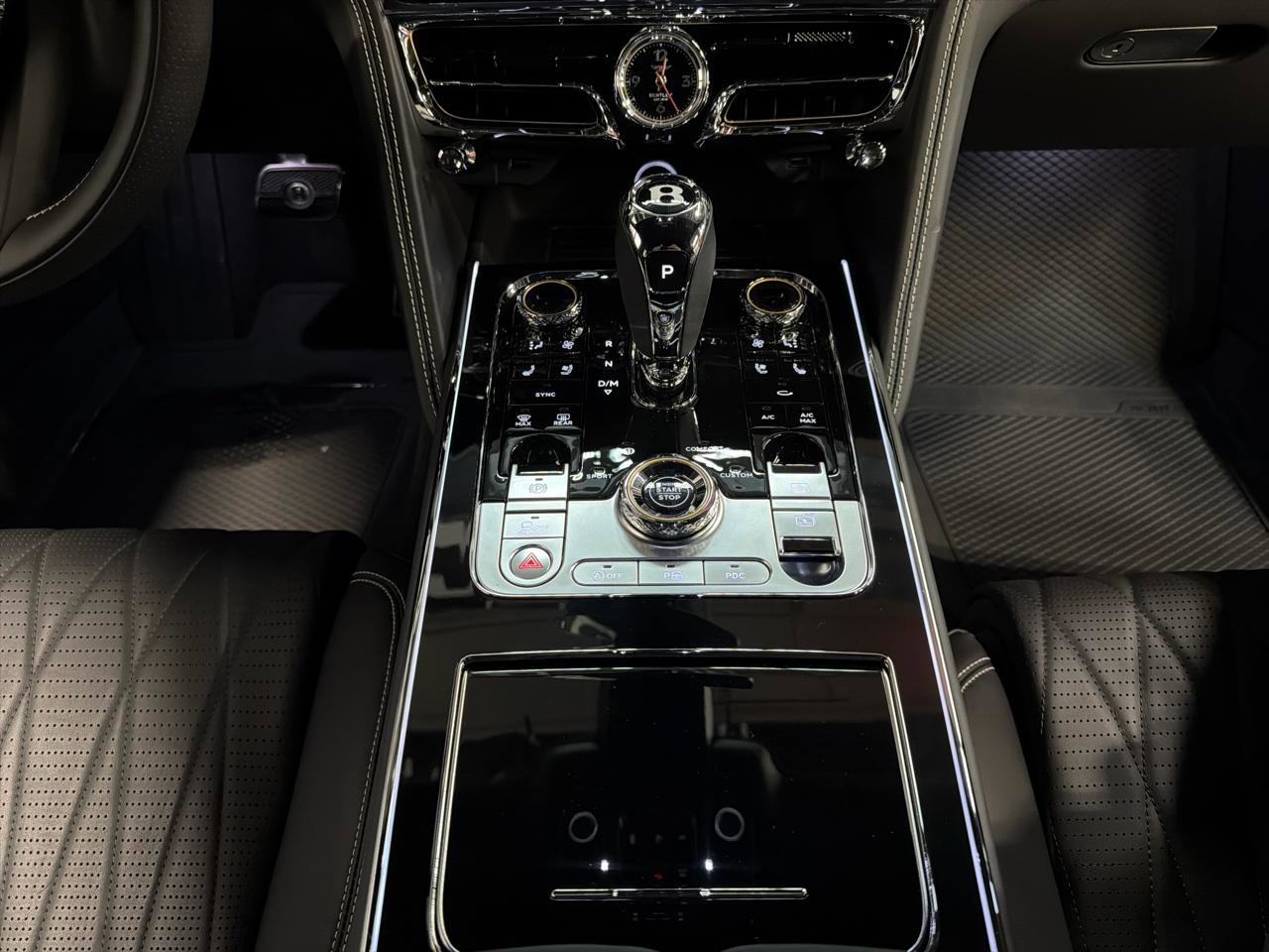 Used 2022 Bentley Flying Spur V8 image 21