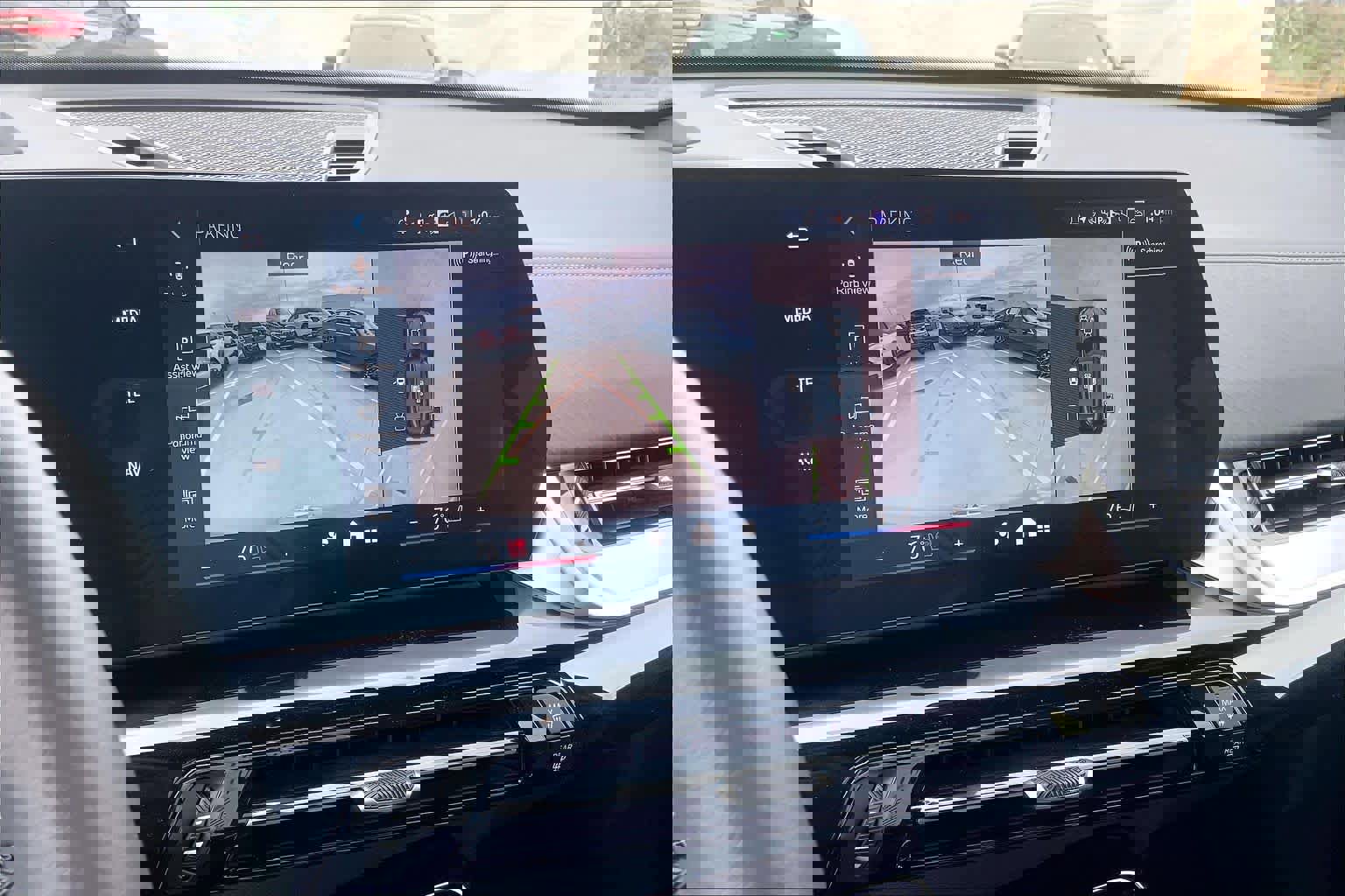 Certified 2025 BMW X2 xDrive28i w/ Technology Package image 24