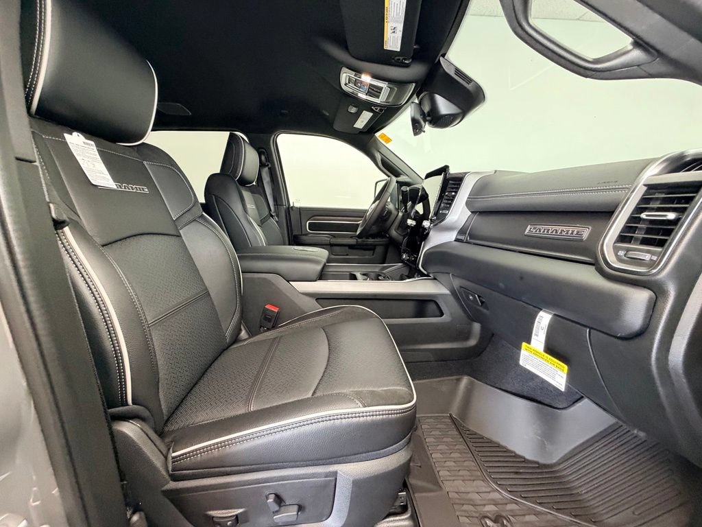 New 2026 RAM 2500 Laramie AWD/4WD image 9