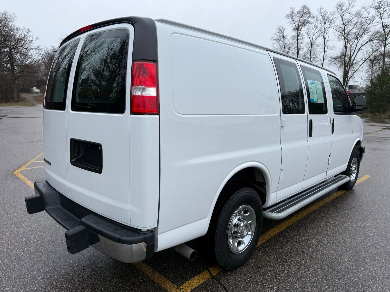 Used 2024 Chevrolet Express 2500 w/ Driver Convenience Package RWD image 2