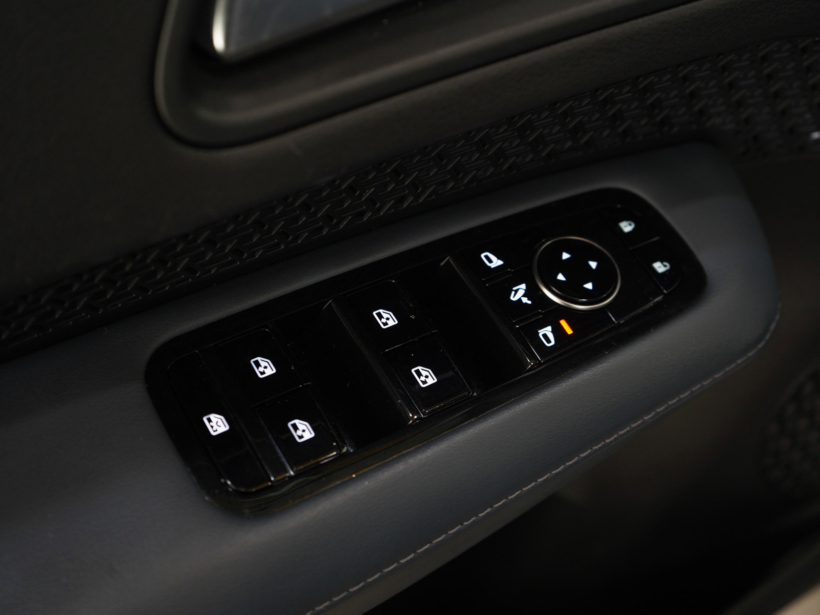 Used 2024 Nissan Ariya AWD image 22