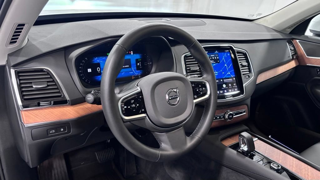 Certified 2025 Volvo XC90 T8 Plus w/ Protection Package Premier AWD/4WD image 10