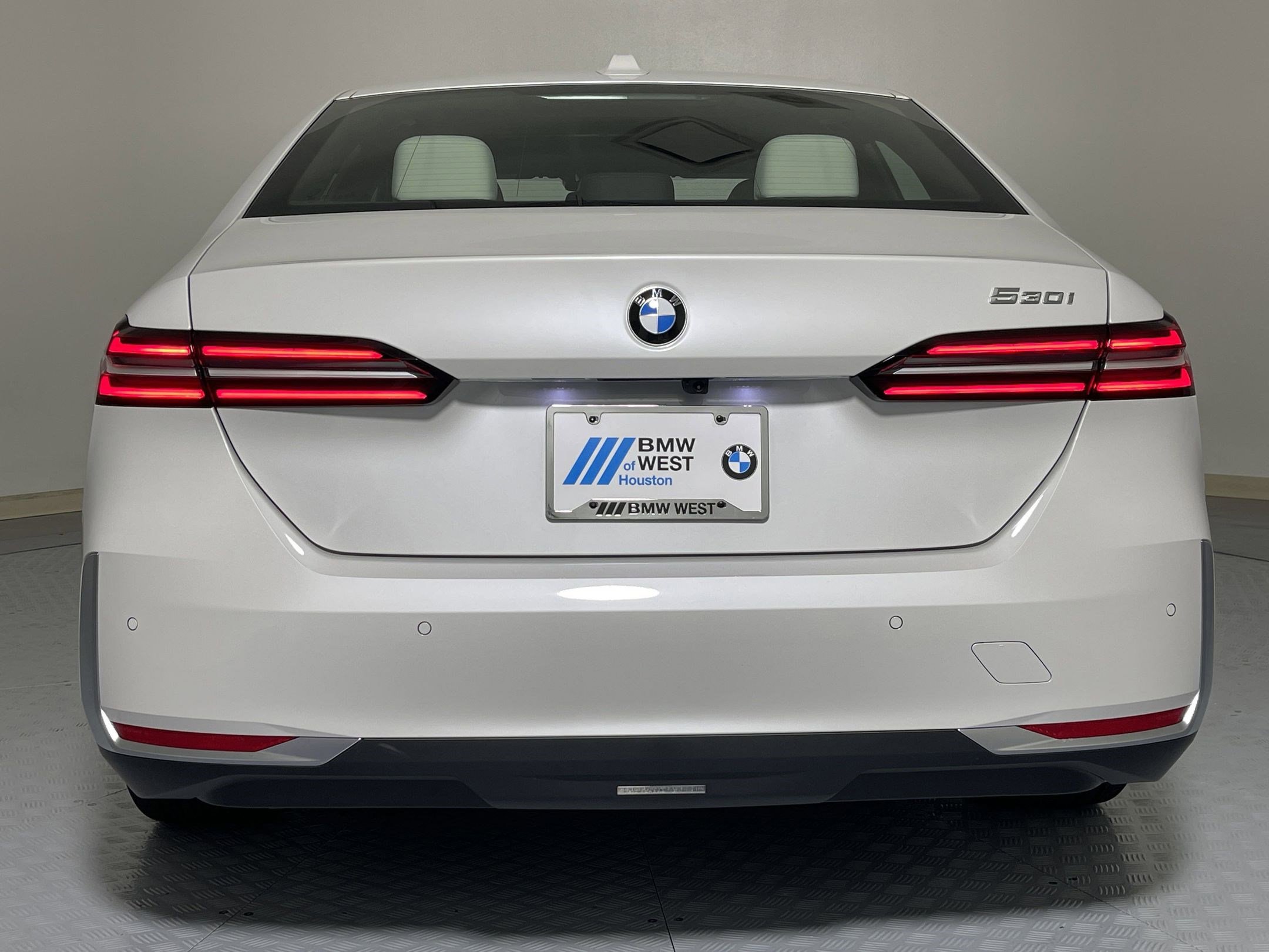 Used 2026 BMW 530i w/ Premium Package image 10