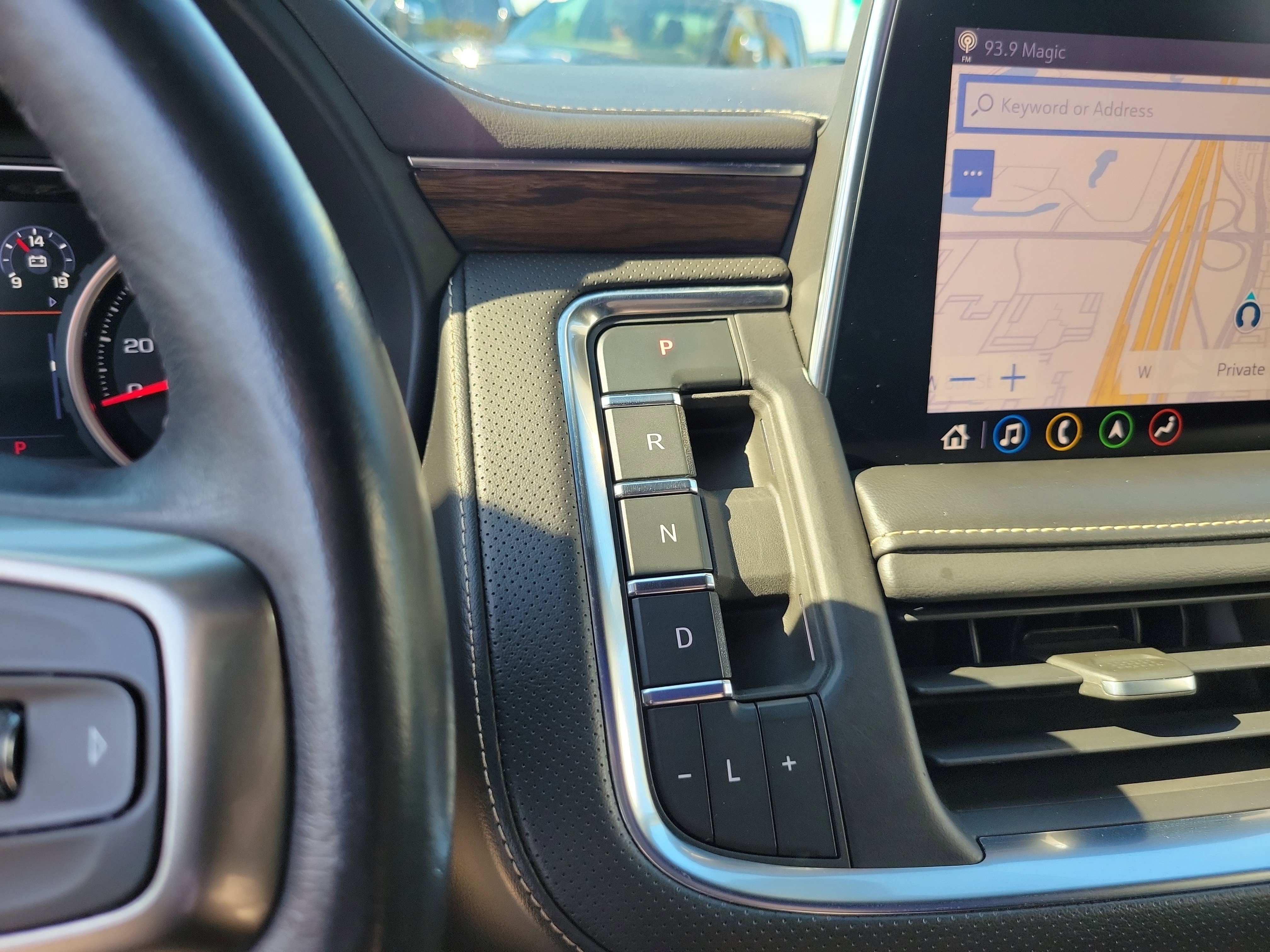 Used 2021 Chevrolet Tahoe Premier w/ Premium Package image 24