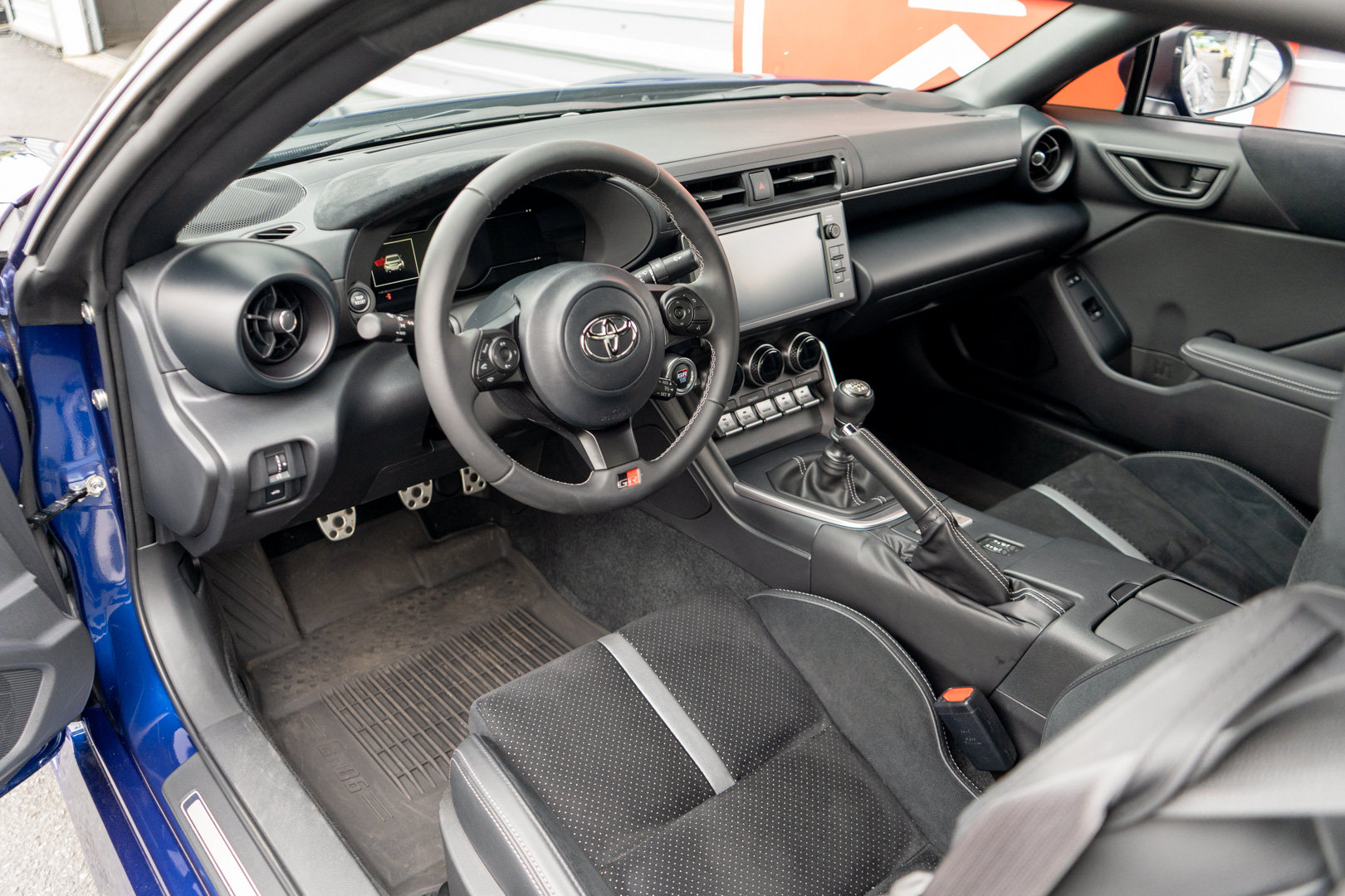Used 2023 Toyota GR86 Premium w/ ALL Weather Mat Package (TMS) RWD image 8