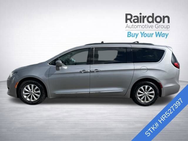 Used 2017 Chrysler Pacifica Touring-L FWD image 4