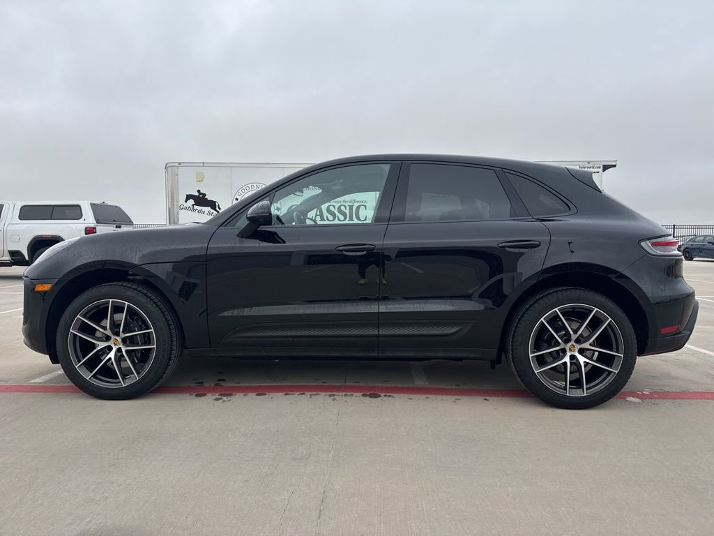 Used 2022 Porsche Macan image 2