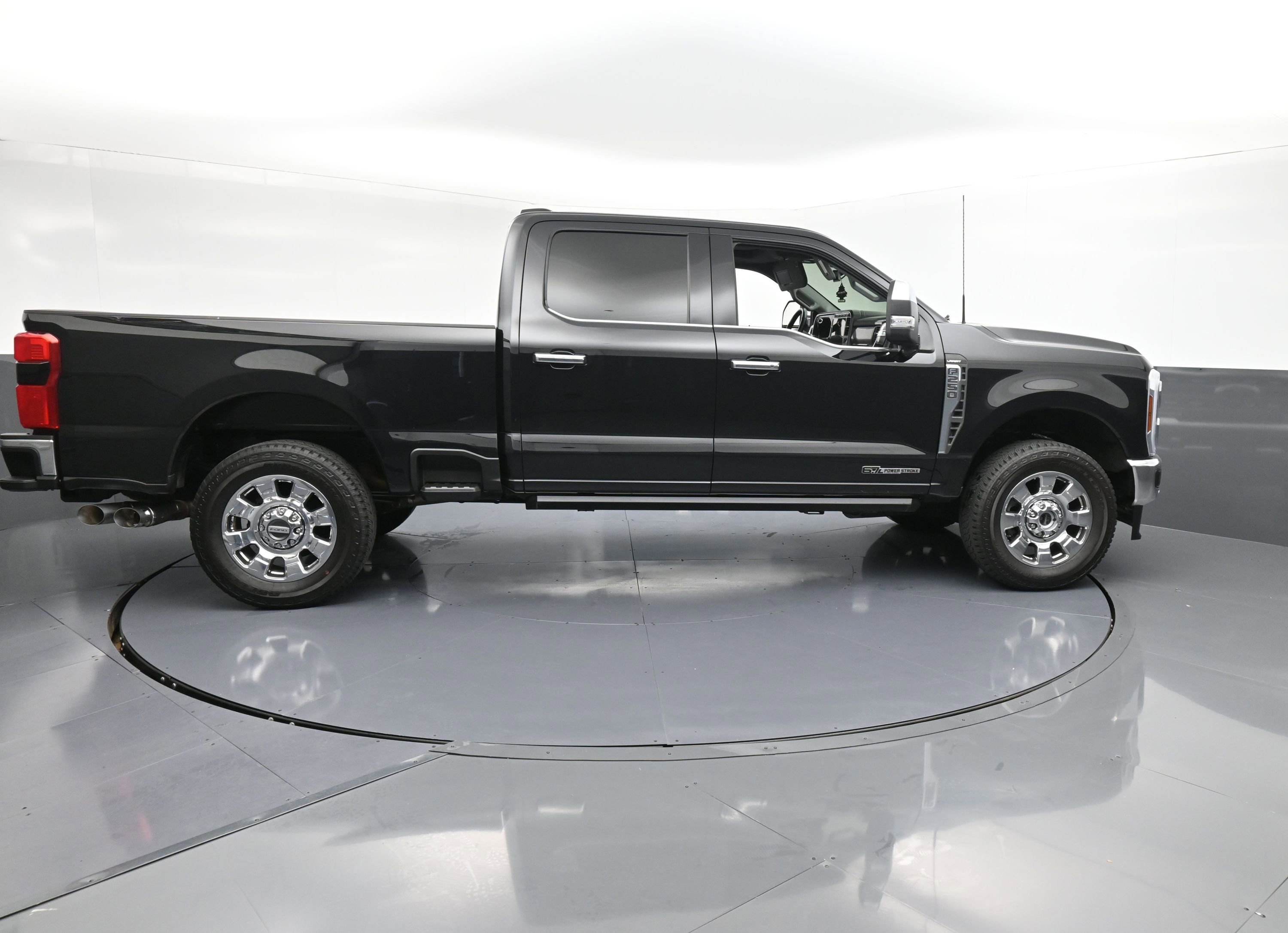 Used 2024 Ford F250 Lariat w/ Lariat Ultimate Package image 9