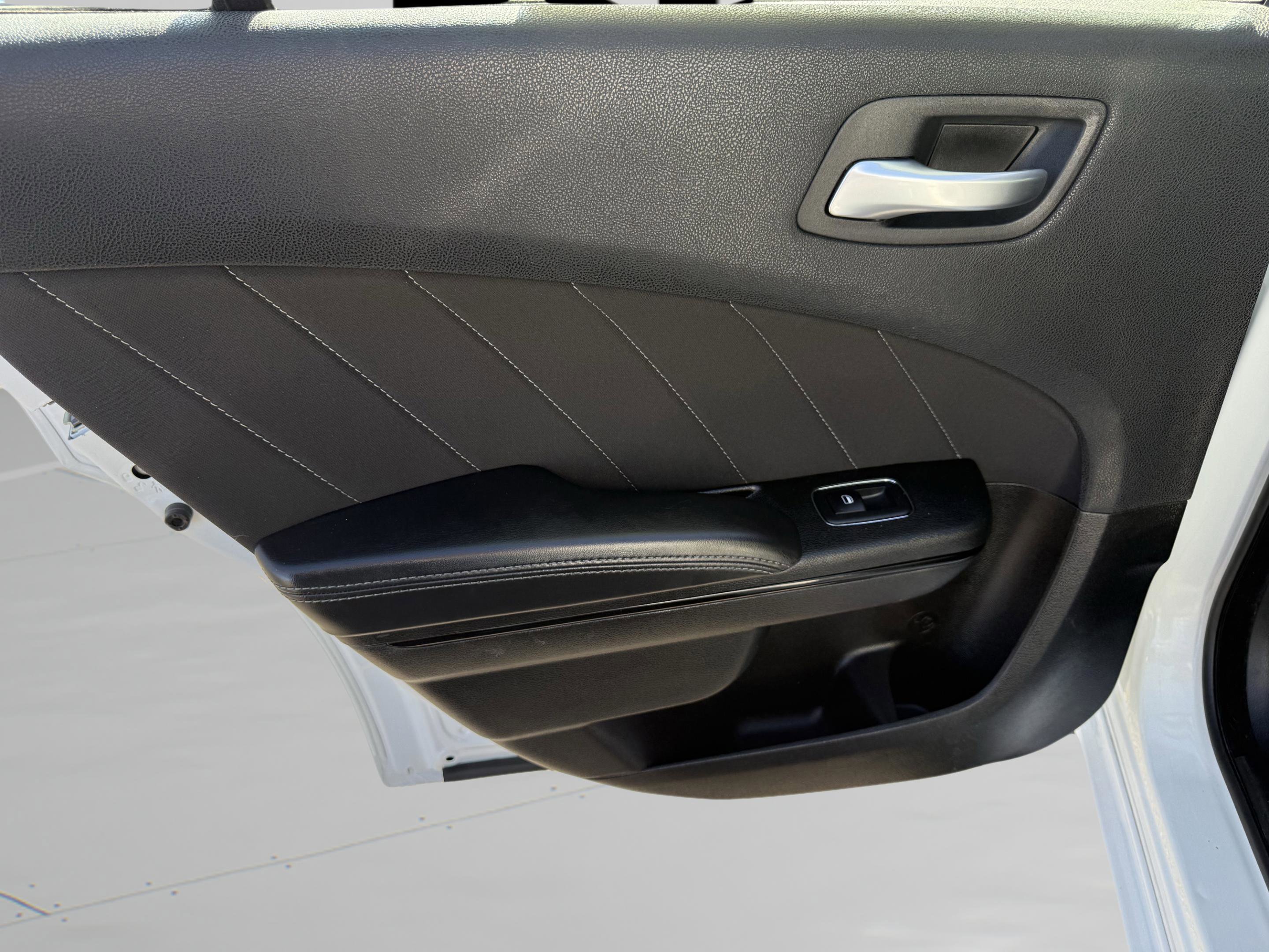 Used 2022 Dodge Charger SXT w/ Blacktop Package image 33