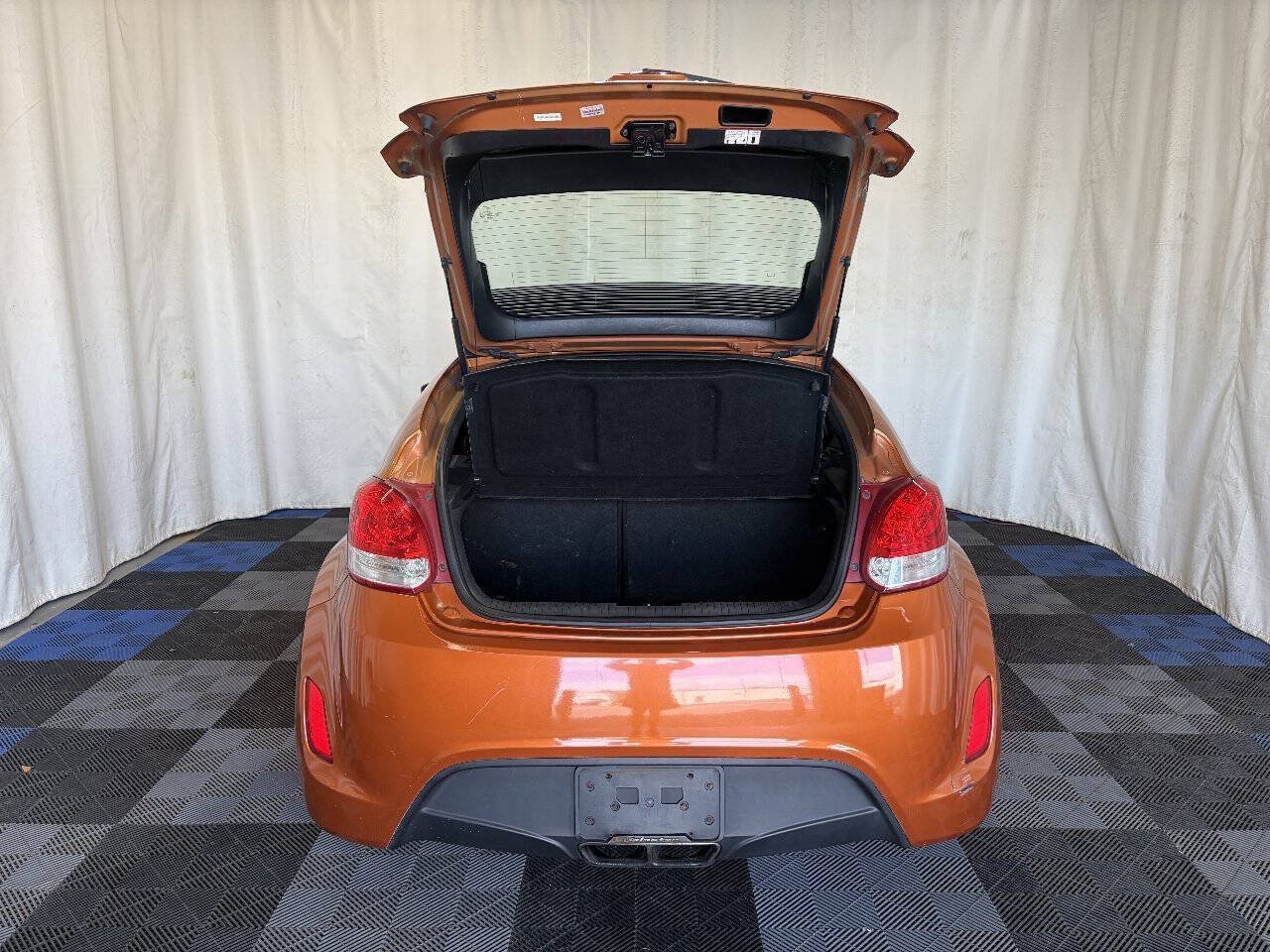 Used 2013 Hyundai Veloster FWD image 9