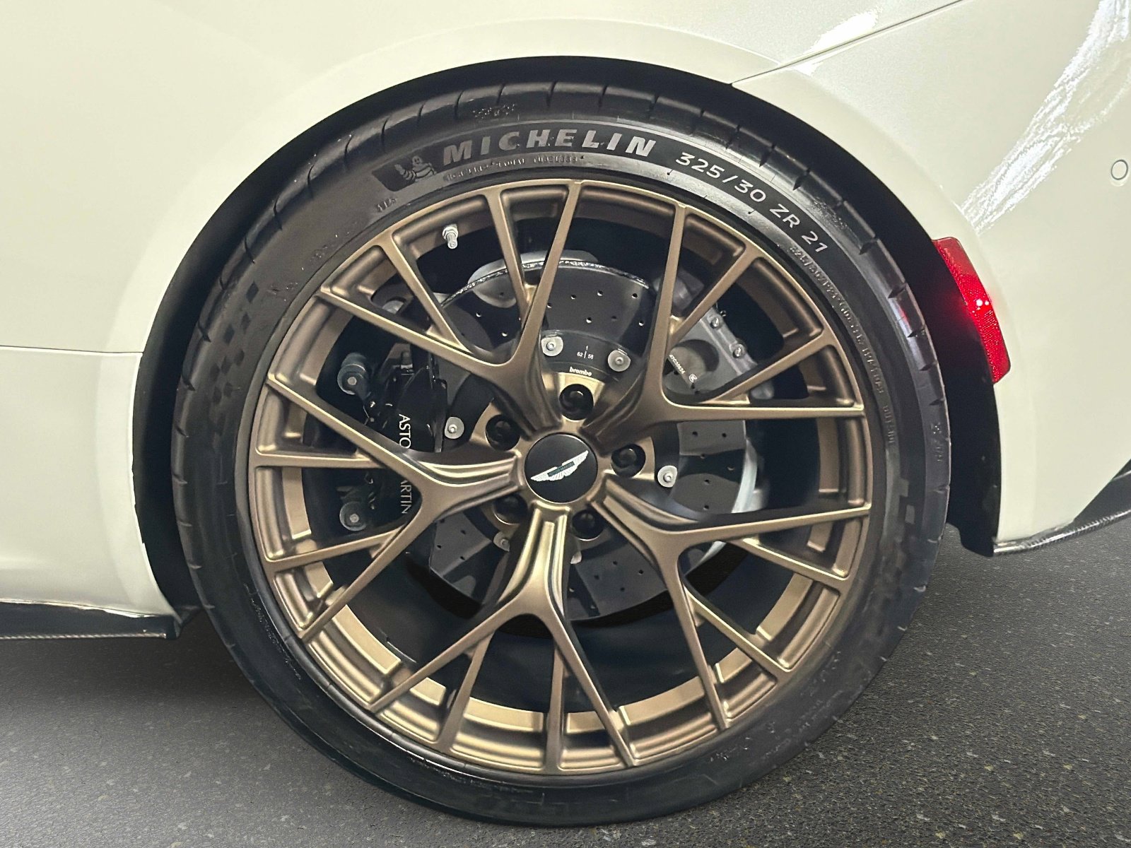 Used 2024 Aston Martin DB12 Coupe RWD image 14