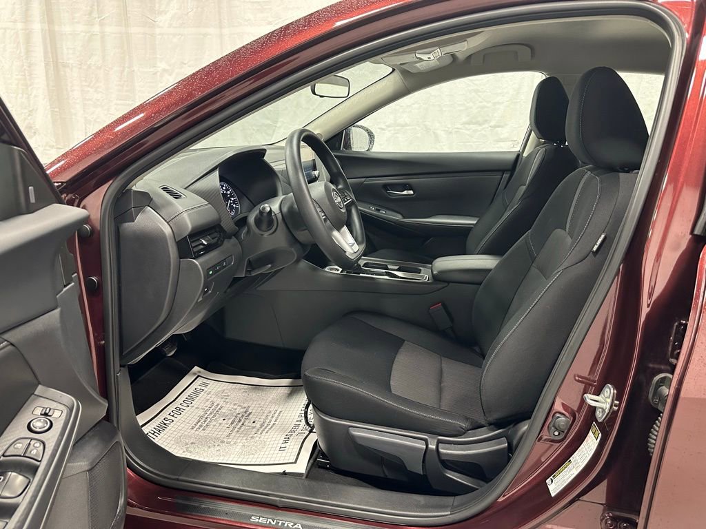 Used 2025 Nissan Sentra SV FWD image 10
