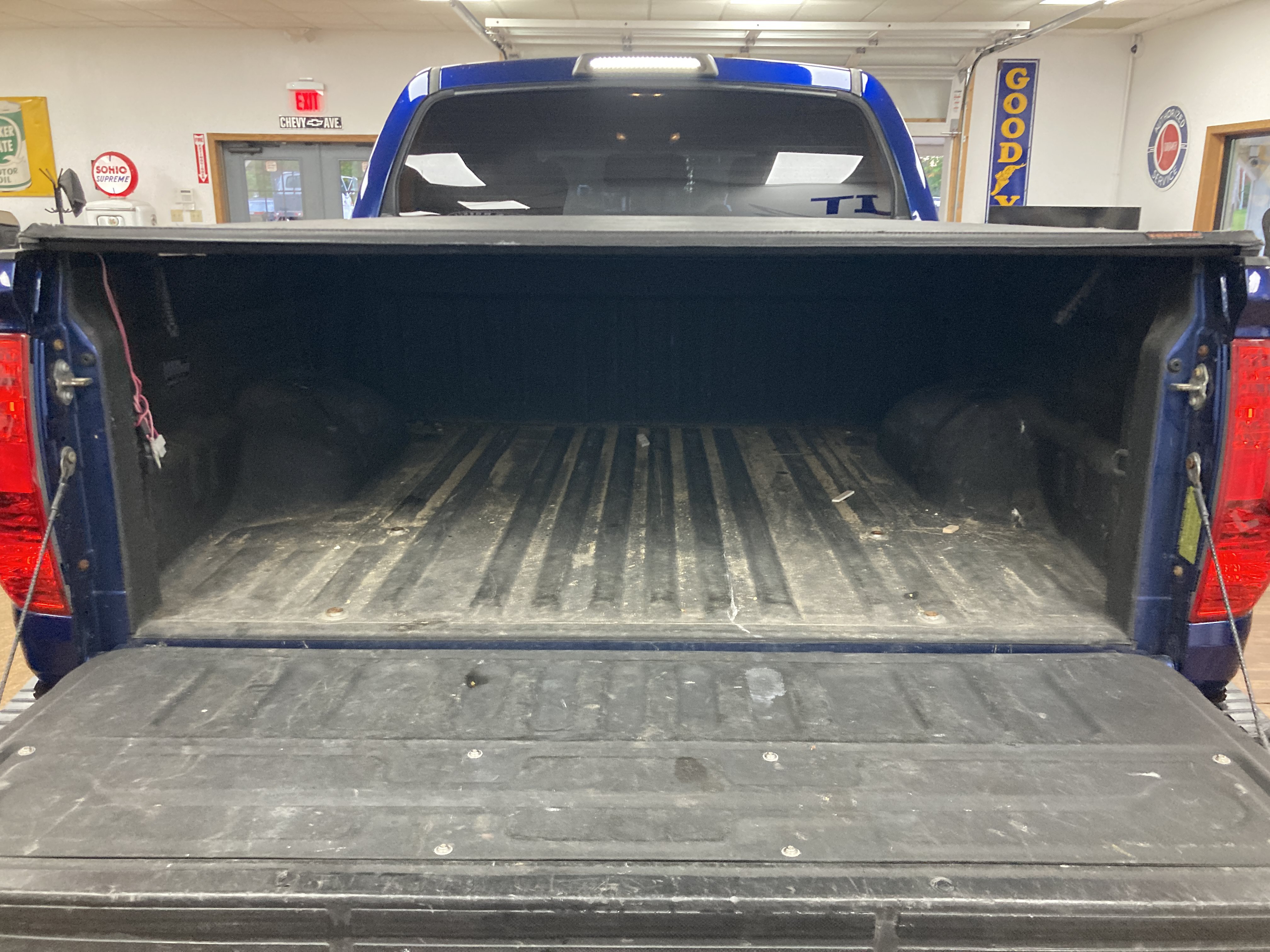 Used 2014 Toyota Tundra SR5 w/ SR5 Upgrade Package AWD/4WD image 13