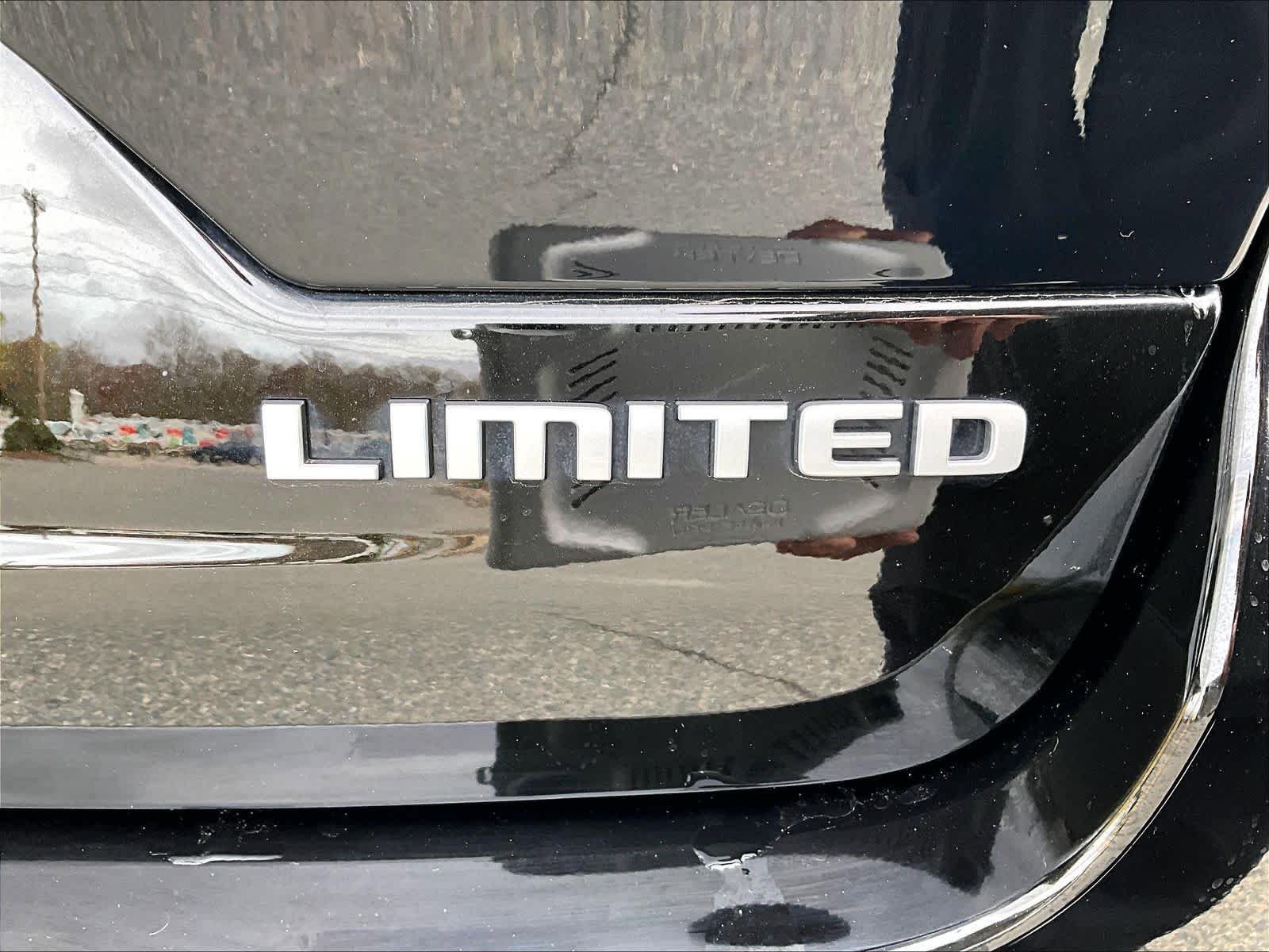 Used 2024 Jeep Grand Cherokee Limited w/ Luxury Tech Group II AWD/4WD image 30