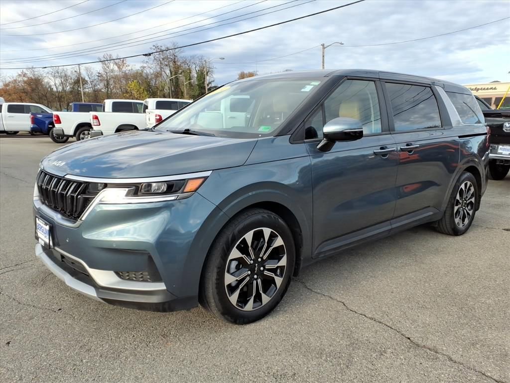 Used 2024 Kia Carnival EX image 8