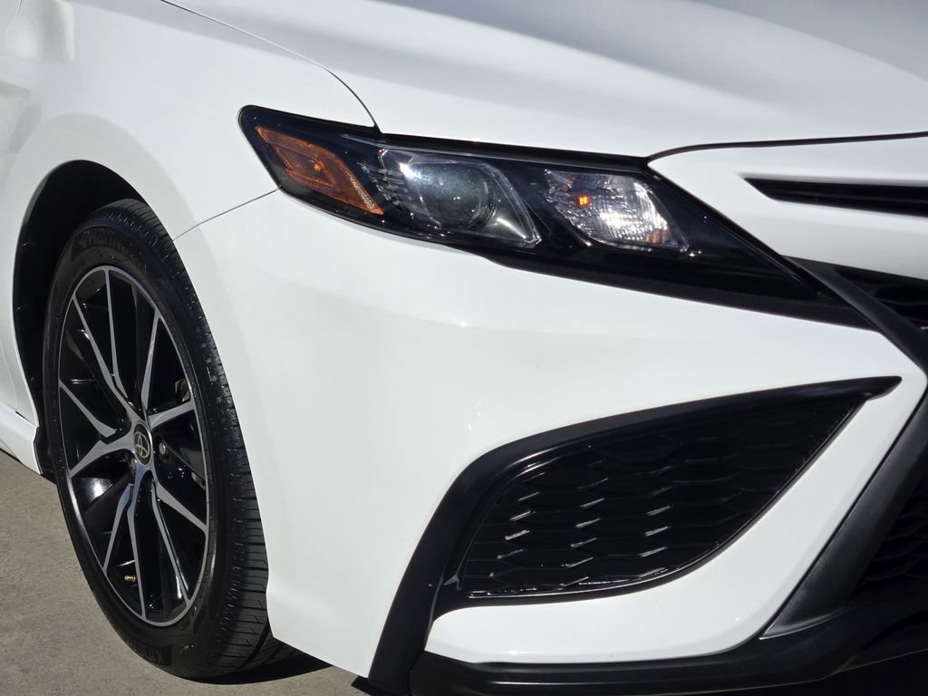 Used 2021 Toyota Camry SE image 9