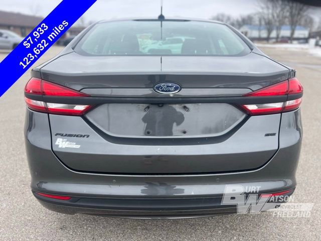 Used 2017 Ford Fusion SE w/ Fusion SE Technology Package image 5