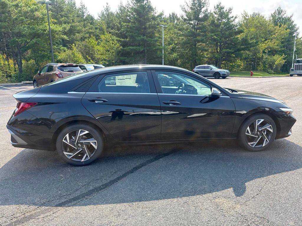 New 2026 Hyundai Elantra Limited FWD image 6