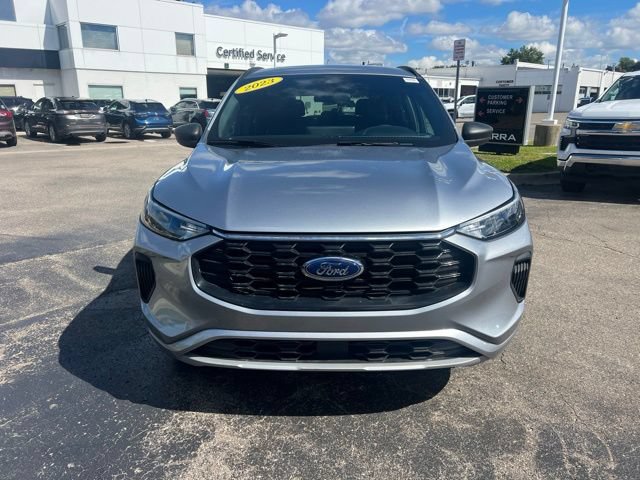 Used 2023 Ford Escape ST-Line w/ Tech Pack #1 AWD/4WD image 2