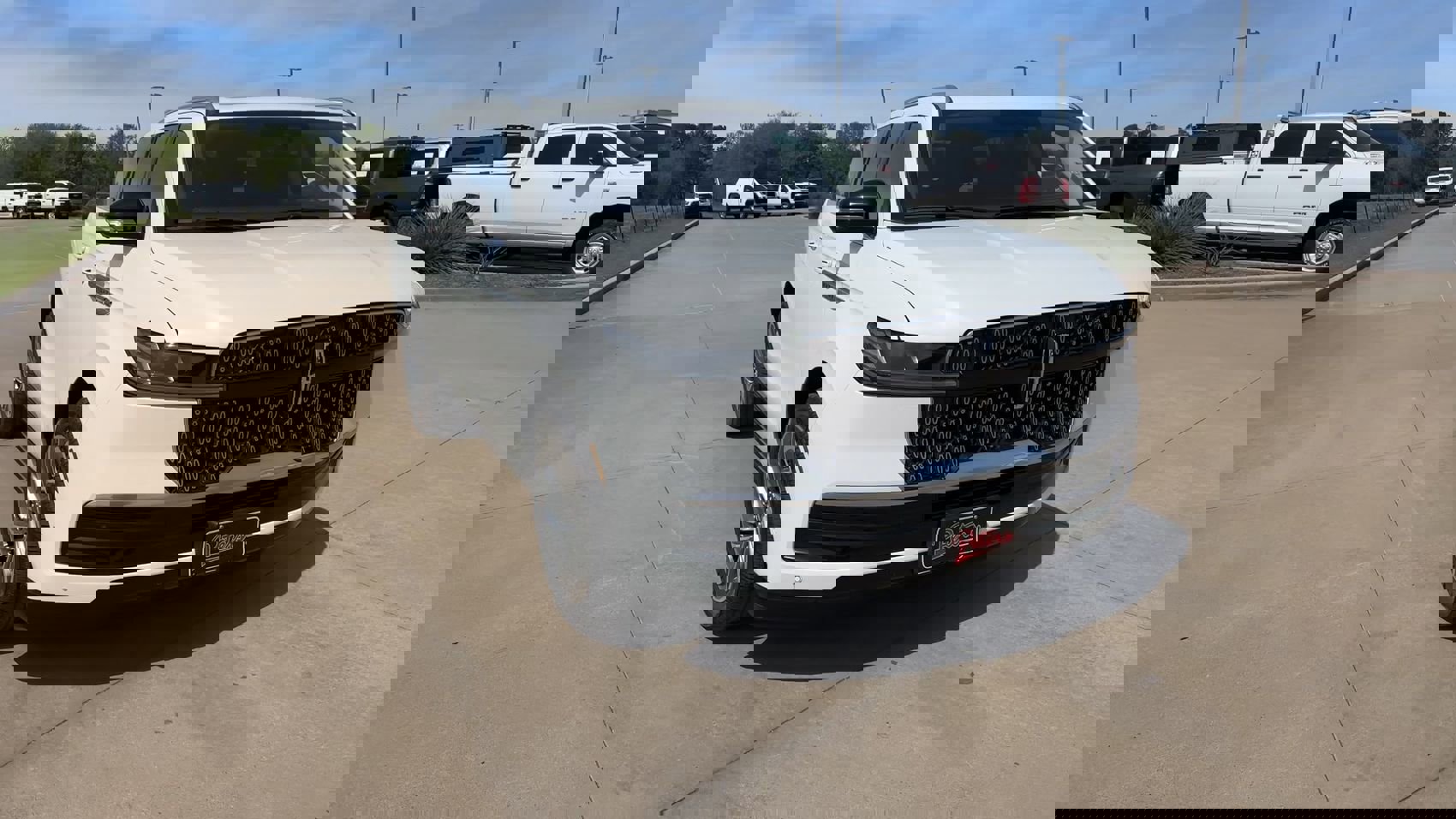 Used 2025 Lincoln Navigator Reserve image 3