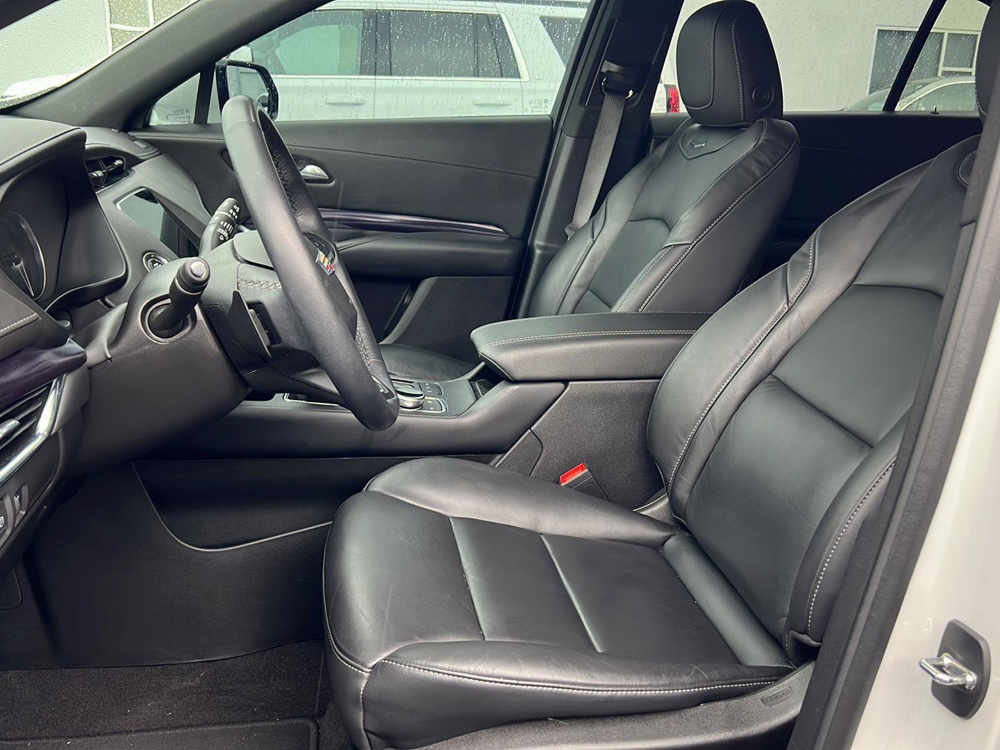 Used 2023 Cadillac XT4 Luxury w/ Cold Weather Package FWD image 11