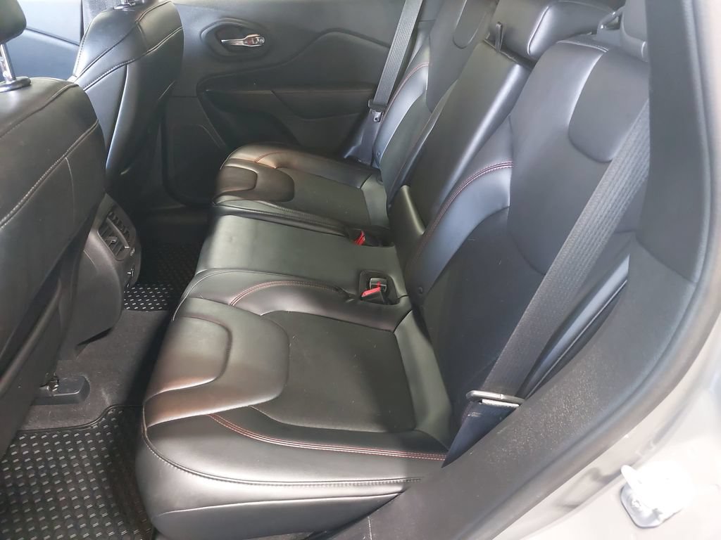 Used 2019 Jeep Cherokee Trailhawk w/ Comfort/Convenience Group AWD/4WD image 13