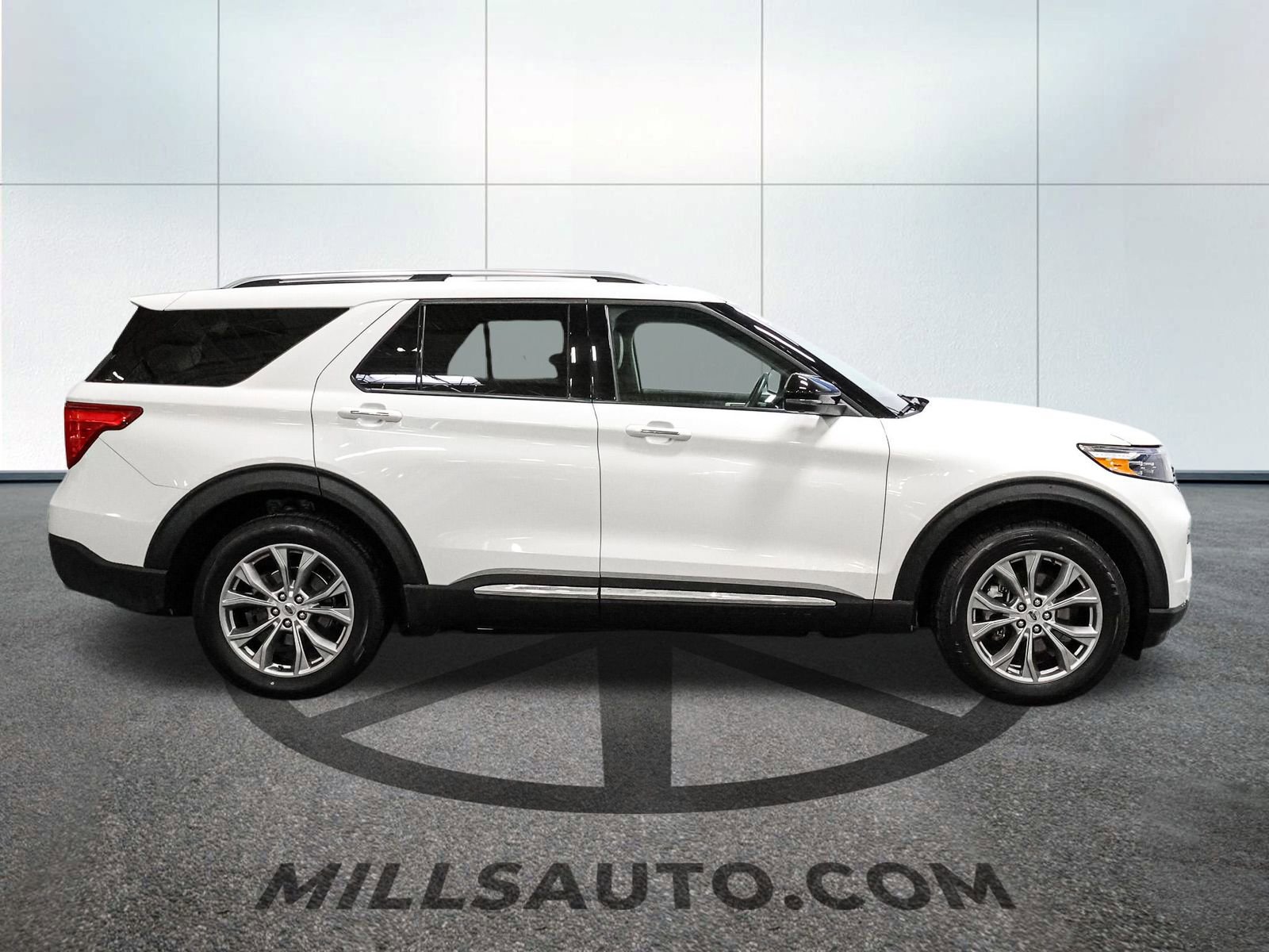 Used 2023 Ford Explorer Limited w/ Equipment Group 301A image 9