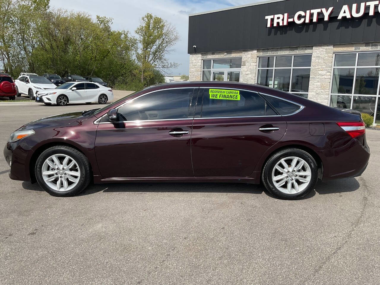 Used 2015 Toyota Avalon XLE FWD image 3