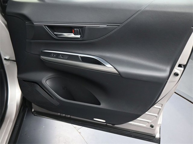 Used 2023 Toyota Venza Limited image 11