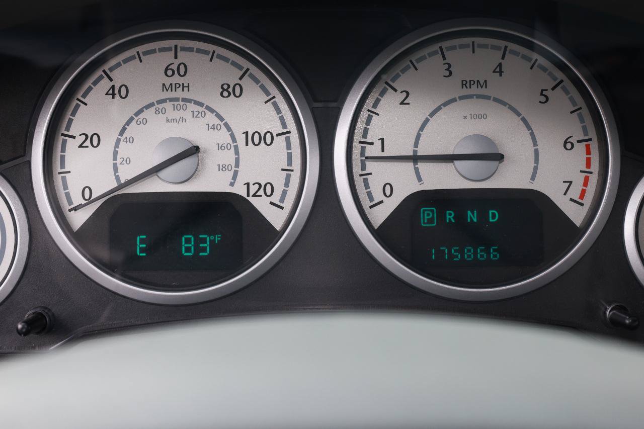 Used 2008 Chrysler Town & Country Touring w/ Entertainment Group #2 FWD image 33