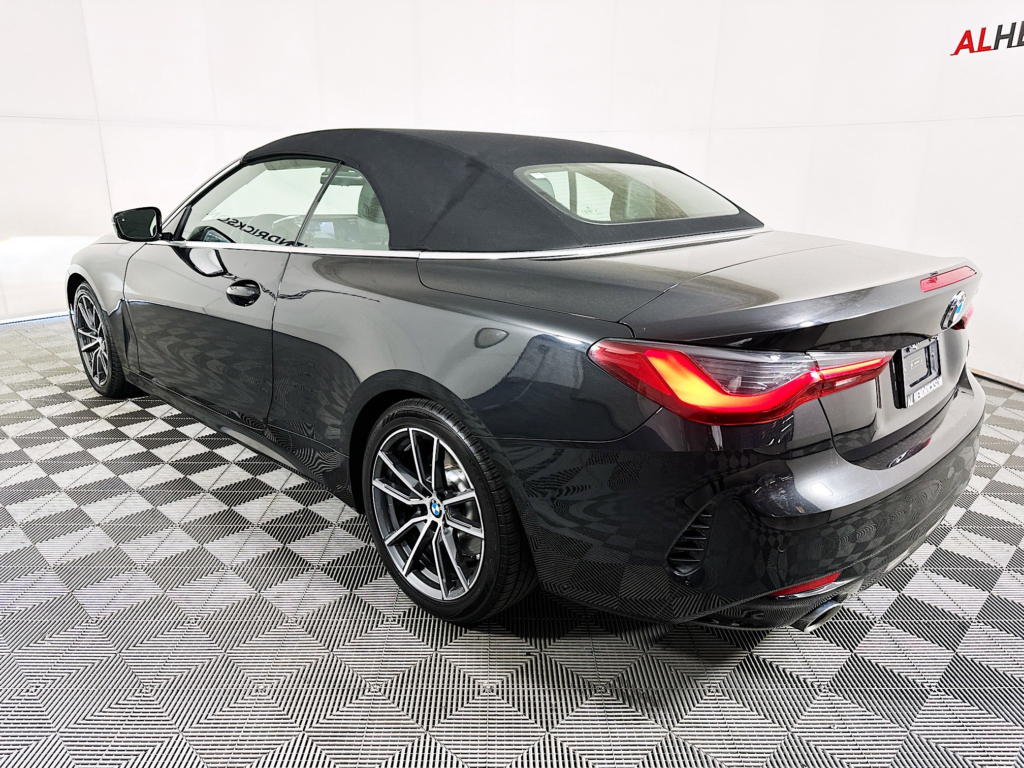 Used 2025 BMW 430i Convertible w/ Premium Package image 5