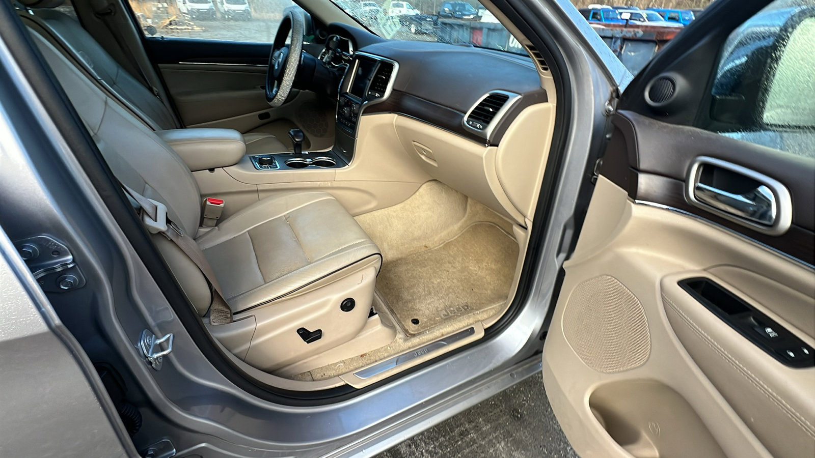 Used 2015 Jeep Grand Cherokee Overland w/ Advanced Technology Group image 19