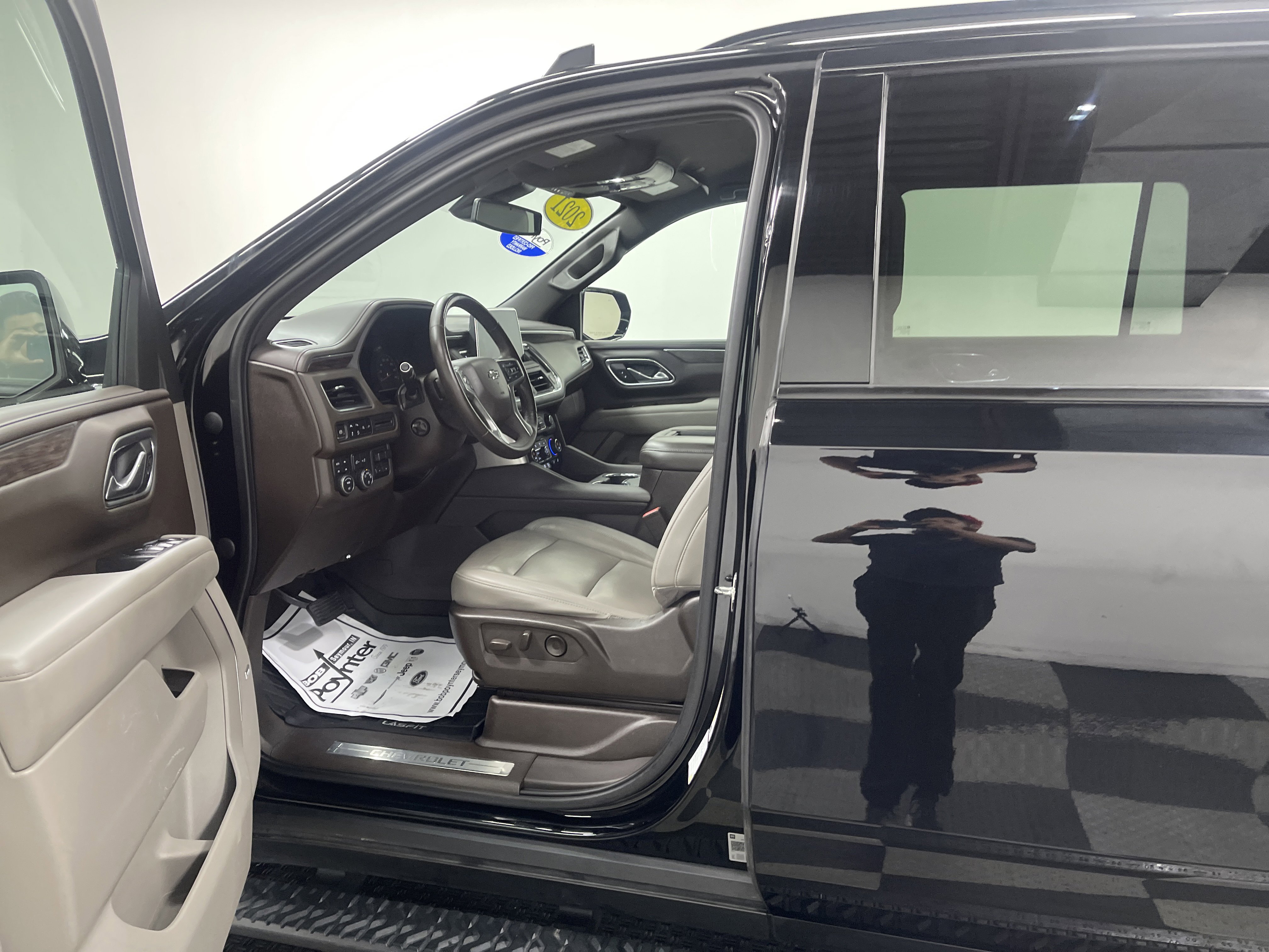 Used 2021 Chevrolet Suburban Z71 w/ Z71 Off-Road Package AWD/4WD image 9