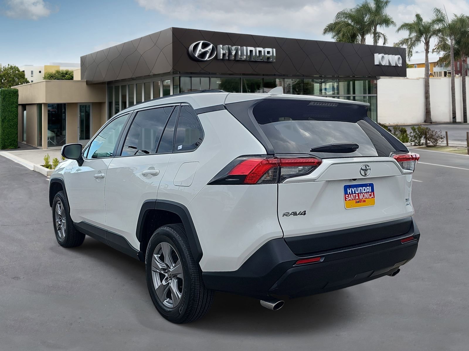 Used 2023 Toyota RAV4 XLE AWD/4WD image 5