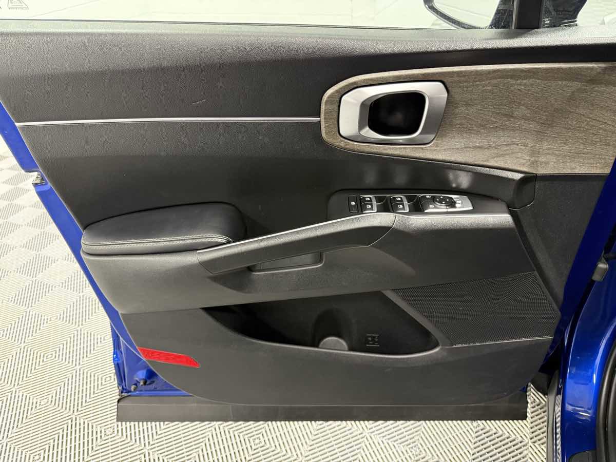 Used 2021 Kia Sorento EX image 9