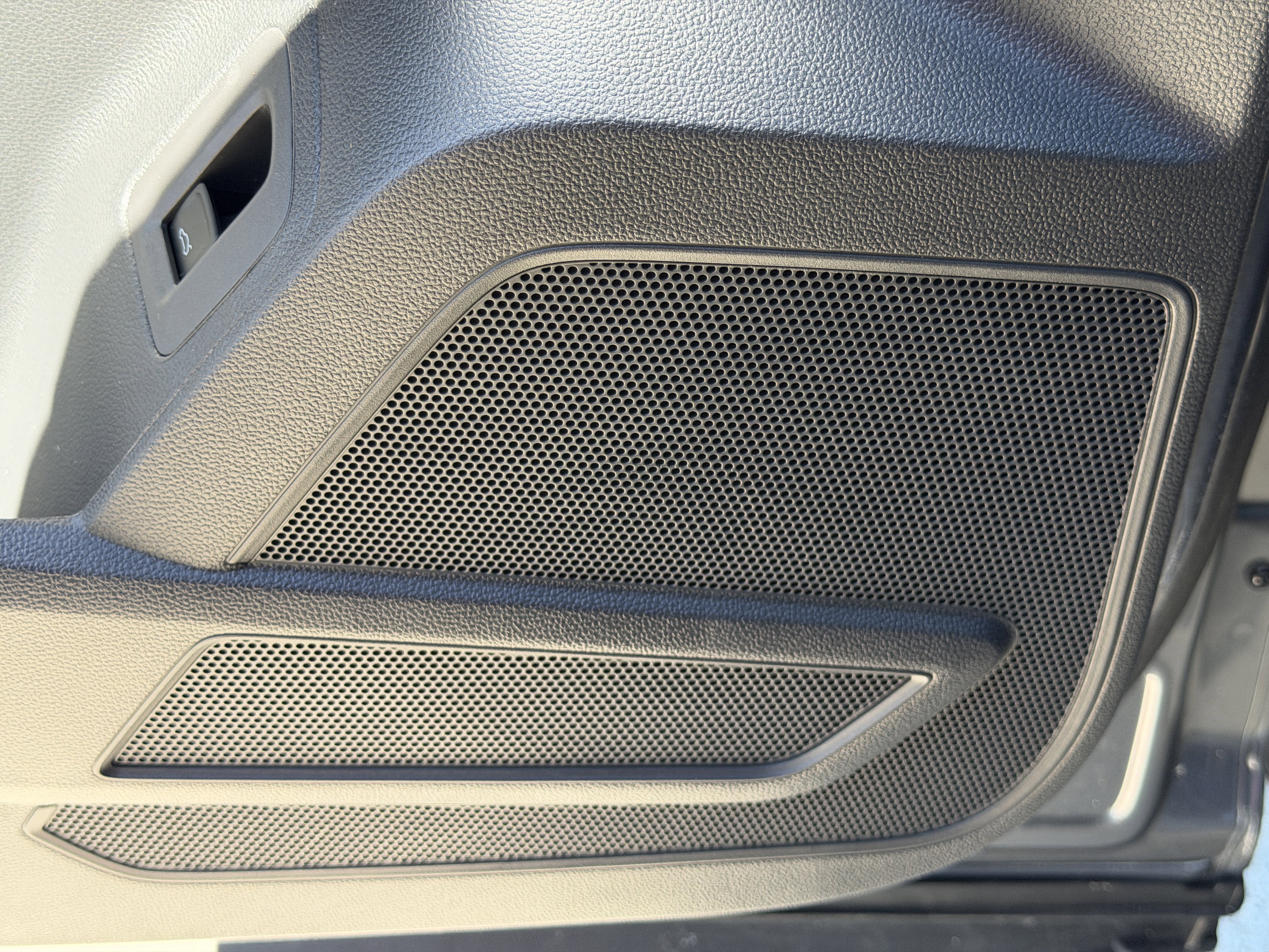 Used 2023 Volkswagen Atlas Cross Sport SE w/ Panoramic Sunroof Package image 20