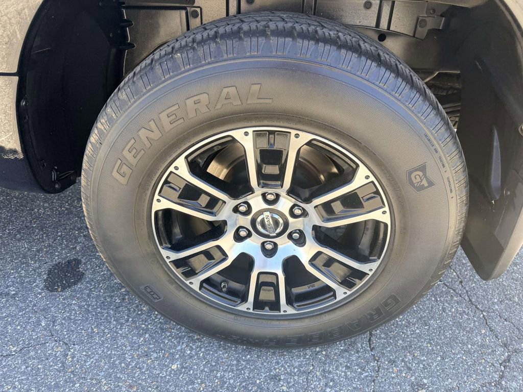 Used 2020 Nissan Titan SV w/ SV Convenience Package image 10