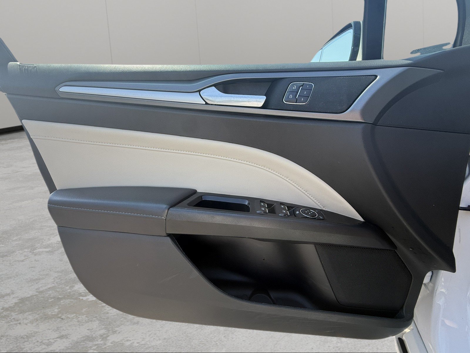 Used 2014 Ford Fusion Titanium FWD image 22