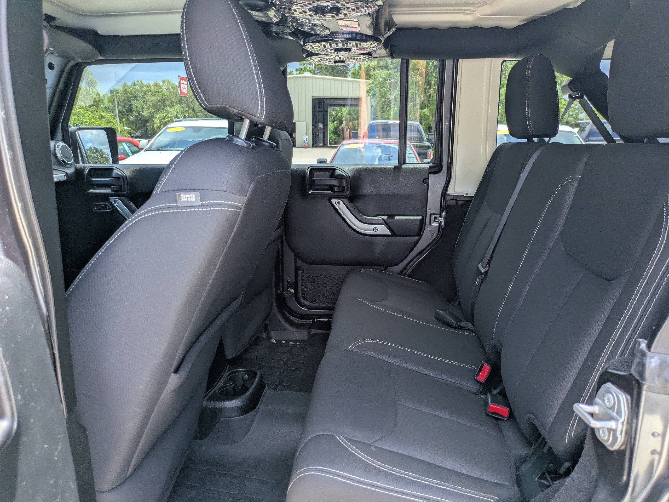 Used 2018 Jeep Wrangler Unlimited Sahara AWD/4WD image 12