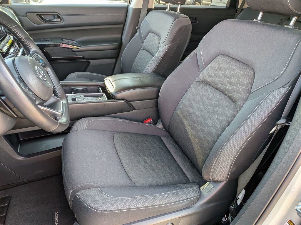 Used 2024 Nissan Pathfinder SV image 15