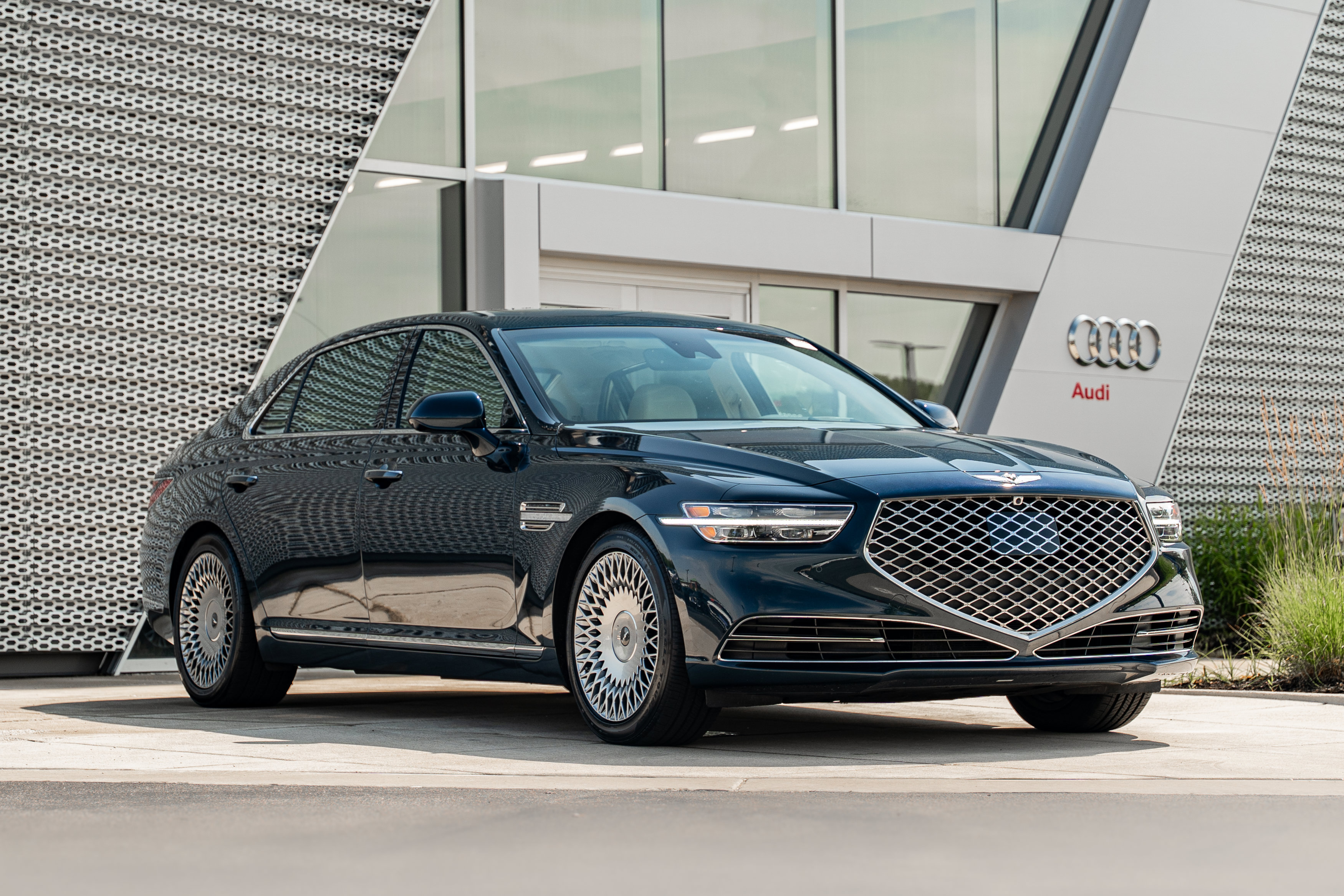 Used 2022 Genesis G90 5.0 Ultimate AWD/4WD image 1